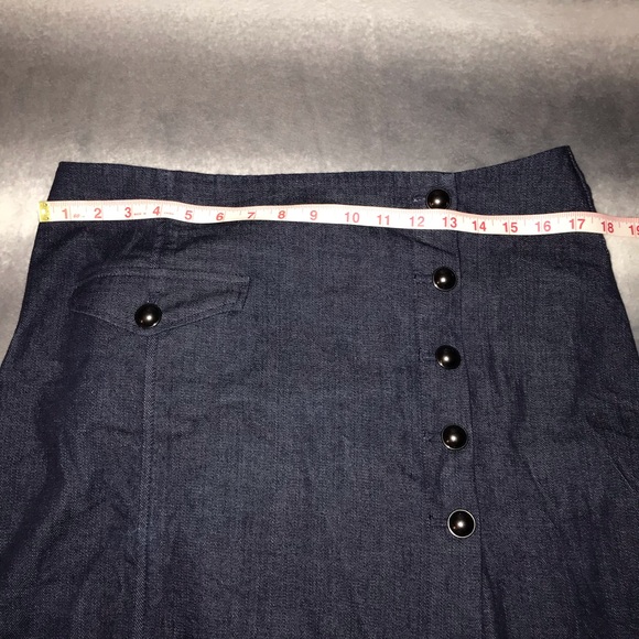 🚫SOLD🚫 Banana RepublicDenim Skirt w/Bulb Buttons - Picture 8 of 8